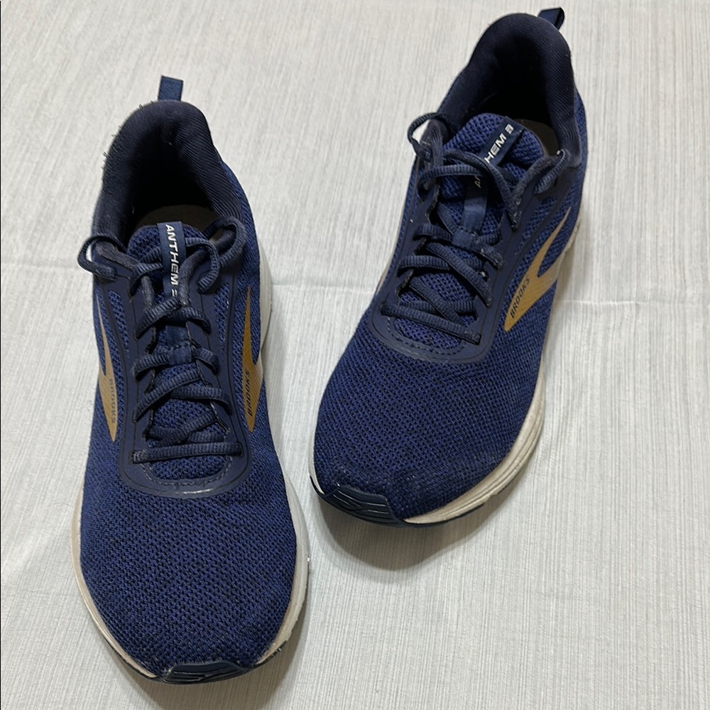Brooks Blue and Gold Athletic Sneakers with‎ Sleek Design